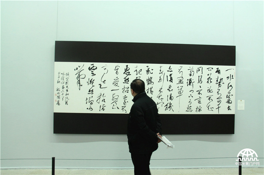 由中国书法家协会、中国美术馆、解放军美术书法研究院、空军政治部宣传部、北京书法家协会主办的“古今咏怀”龙开胜书阮籍·饶宗颐咏怀诗作展于1月8日在中国美术馆举行。