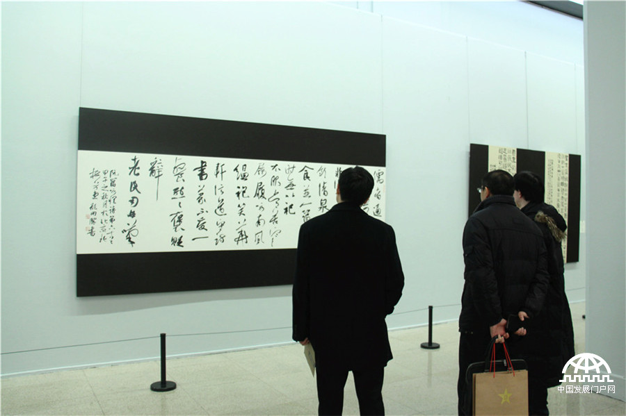 由中国书法家协会、中国美术馆、解放军美术书法研究院、空军政治部宣传部、北京书法家协会主办的“古今咏怀”龙开胜书阮籍·饶宗颐咏怀诗作展于1月8日在中国美术馆举行。