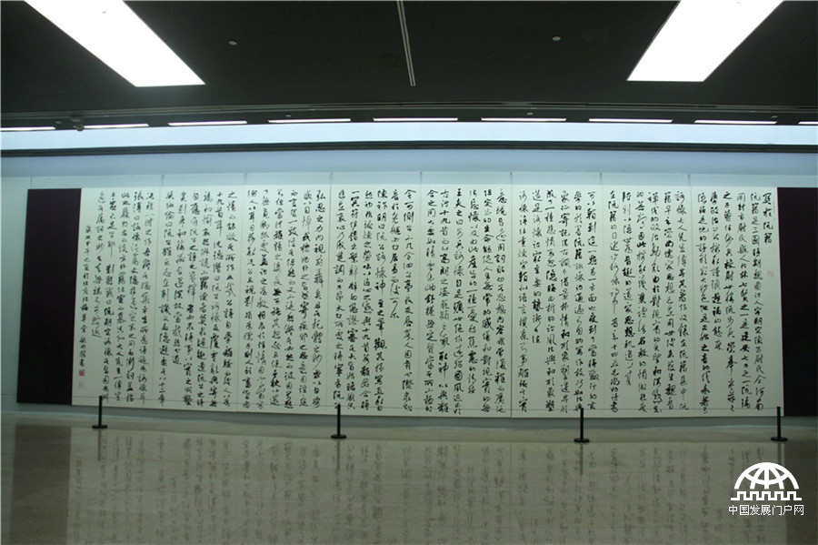 由中国书法家协会、中国美术馆、解放军美术书法研究院、空军政治部宣传部、北京书法家协会主办的“古今咏怀”龙开胜书阮籍·饶宗颐咏怀诗作展于1月8日在中国美术馆举行。