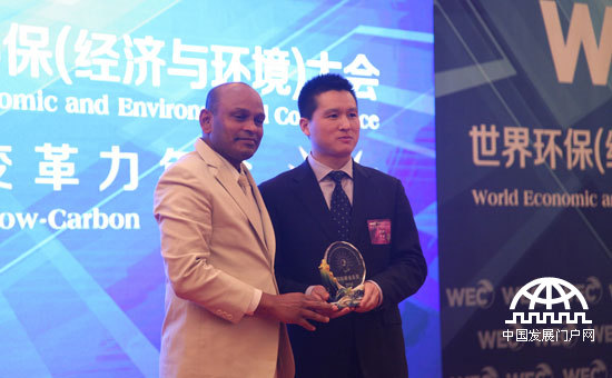 2015年1月30日，世界环保（经济与环境）大会“绿色低碳发展变革力年会”在北京隆重举行，北京四季沐歌太阳能技术有限公司获得了本次“国际碳金总奖”。