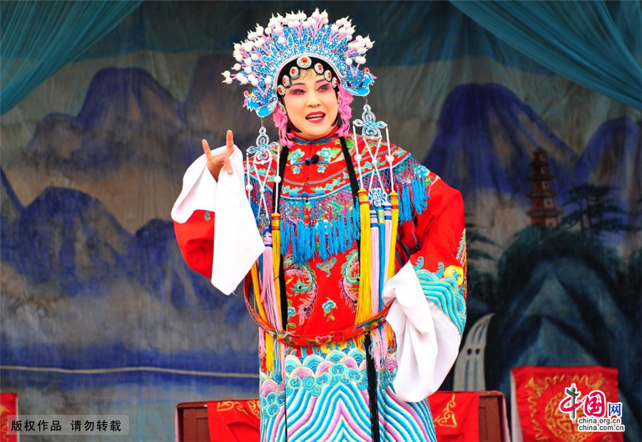 豫剧是我国最大的地方剧种，与京剧、越剧同为中国戏曲三鼎甲。2006年5月20日，经国务院批准，豫剧被列入第一批国家级非物质文化遗产名录。中国网图片库 孙凯/摄