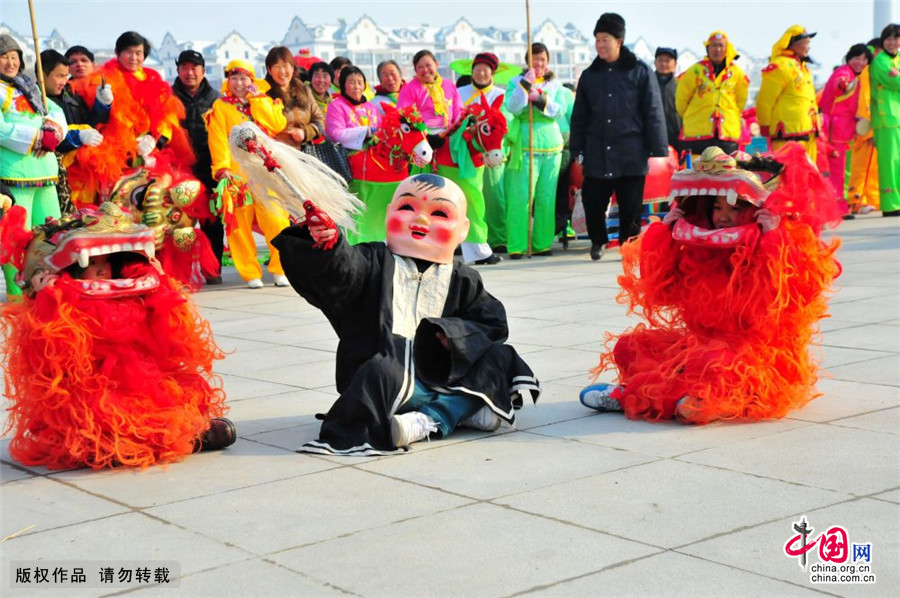 民俗大头吼。中国网图片库 孙凯/摄