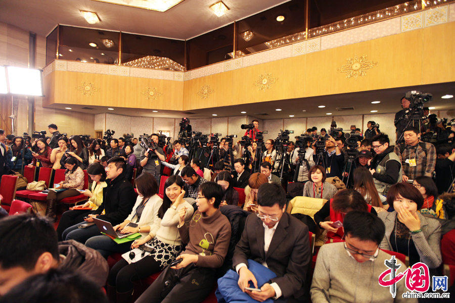 3月4日上午11时，十二届全国人大三次会议在人民大会堂新闻发布厅举行新闻发布会，图为发布会现场。 中国网记者 郑亮摄影