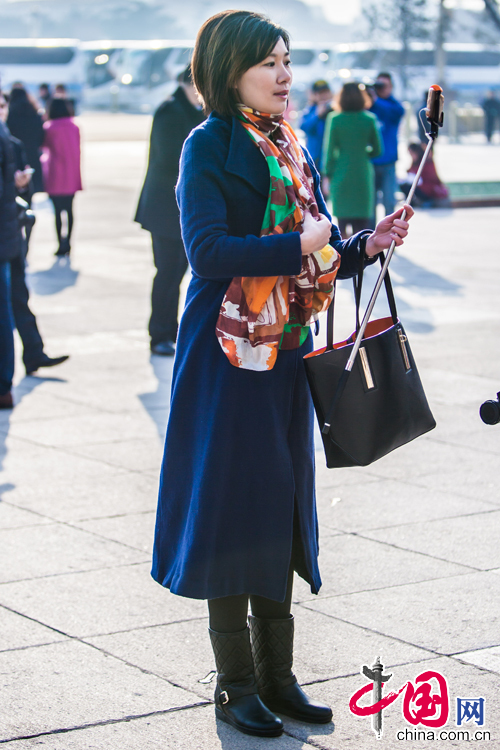 3月5日，第十二屆全國人大第三次會議開幕會，來自世界各地媒體的女記者在全國“兩會”報道中展現風采。中國網鄭亮攝影