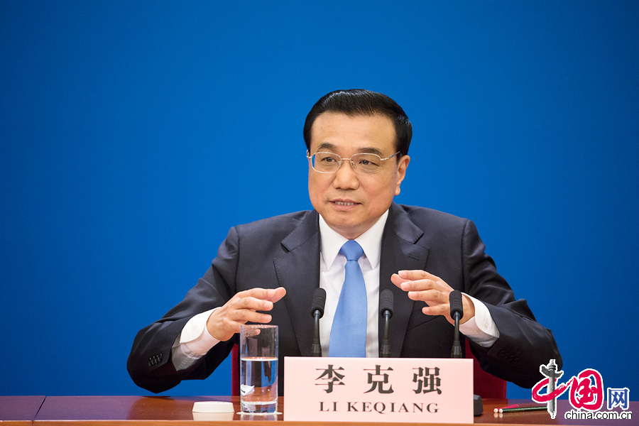 2015年3月15日,国务院总理李克强中外记者见面会召开，图为李克强总理回答记者提问。中国网杨佳摄影