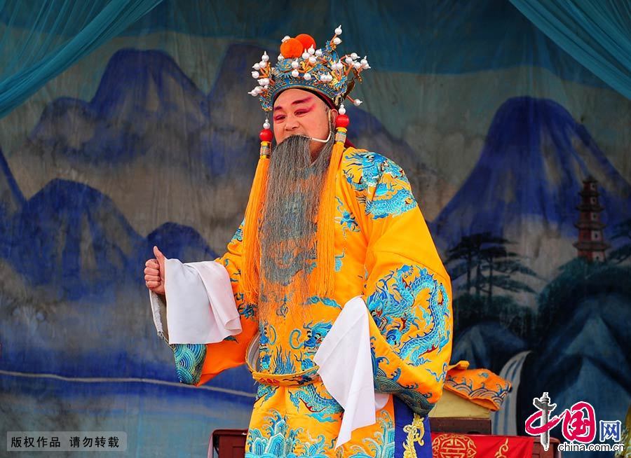 豫剧角色行当由“生旦净丑”组成。图为豫剧著名折子戏《三哭殿》中老生唐王李世民扮相。中国网图片库 孙凯/摄