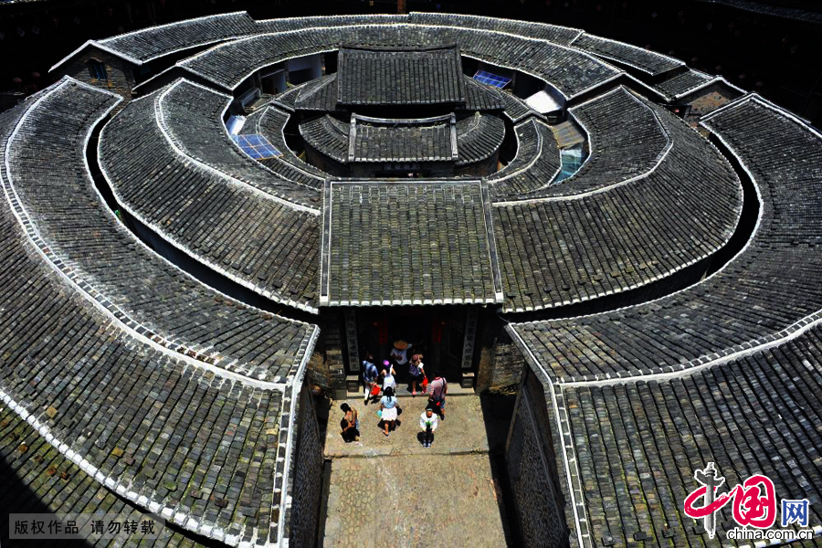 凝固的旋律：福建土樓。