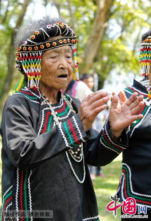 布农族人有着丰富的想象力，在他们的文化体系中小米有灵魂、有五官、可移动，因此对它特别敬重。亦有父粟与子粟之分。父粟有五个耳朵，管理子粟的成长（粟：小米）。