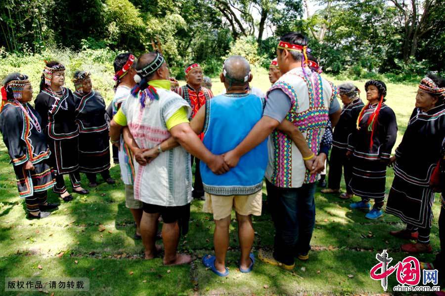 布农族人有着丰富的想象力，在他们的文化体系中小米有灵魂、有五官、可移动，因此对它特别敬重。亦有父粟与子粟之分。父粟有五个耳朵，管理子粟的成长（粟：小米）。