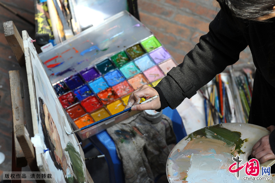 这几年美术艺考，总存在一批“速成”的考生，他们利用“应试教育”来突击考试，不过随着美院招生考试的不断调整，已经形成了有美院特色招生标准，“速成”考生入学的几率已经变得极低。