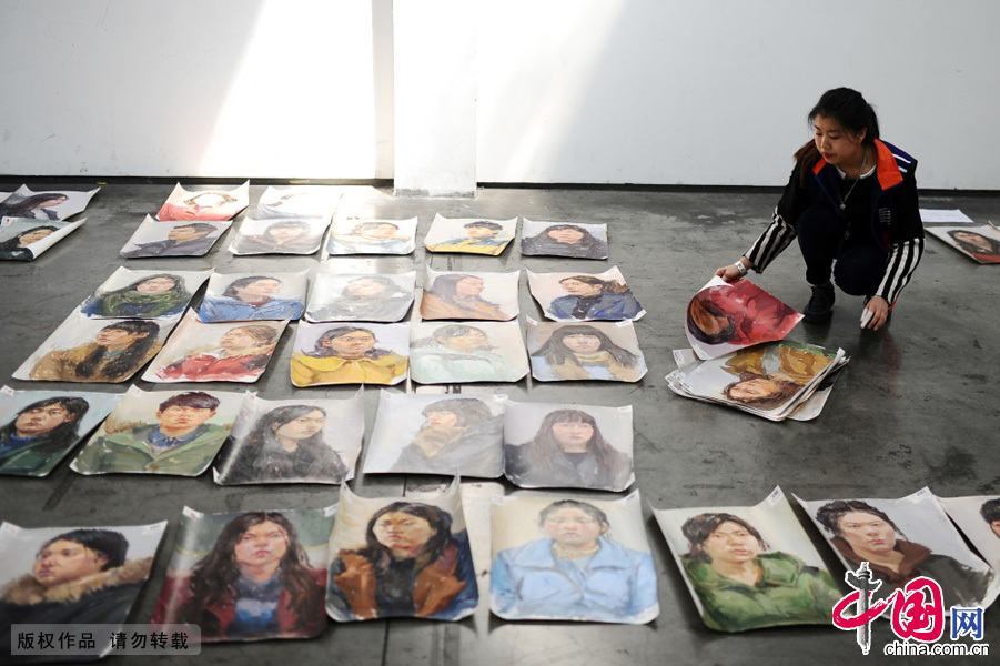 3月25日，为期半个月的中国美院艺考阅卷工作临近尾声，今年美院在全国招收1520人，5.8万人报考，生成了17.4万份考卷。这半个月时间里，美院150多名老师完成所有的阅卷工作。