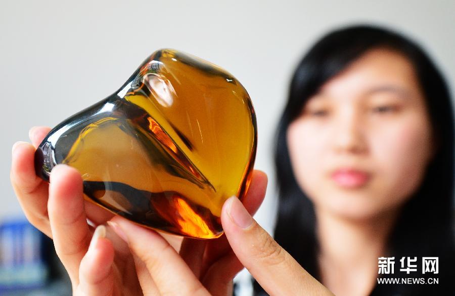 （城乡热点）（1）“疯狂”的琥珀——价格疯涨 造假乱象丛生