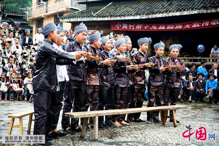 侗族是一个爱美、善于创造美,富有浪漫诗情的民族。侗族 少数民族 织布 银饰 项链 民族服饰 116596