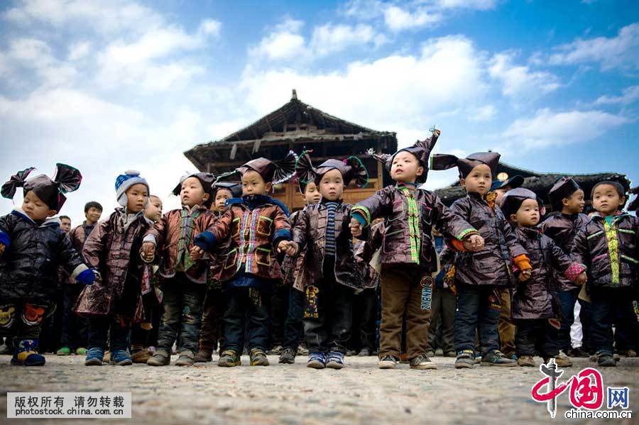 侗族是一个爱美、善于创造美，富有浪漫诗情的民族。侗族 少数民族 织布 银饰 项链 民族服饰 116596