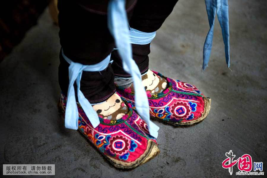 侗族是一个爱美、善于创造美，富有浪漫诗情的民族。侗族 少数民族 织布 银饰 项链 民族服饰 116596