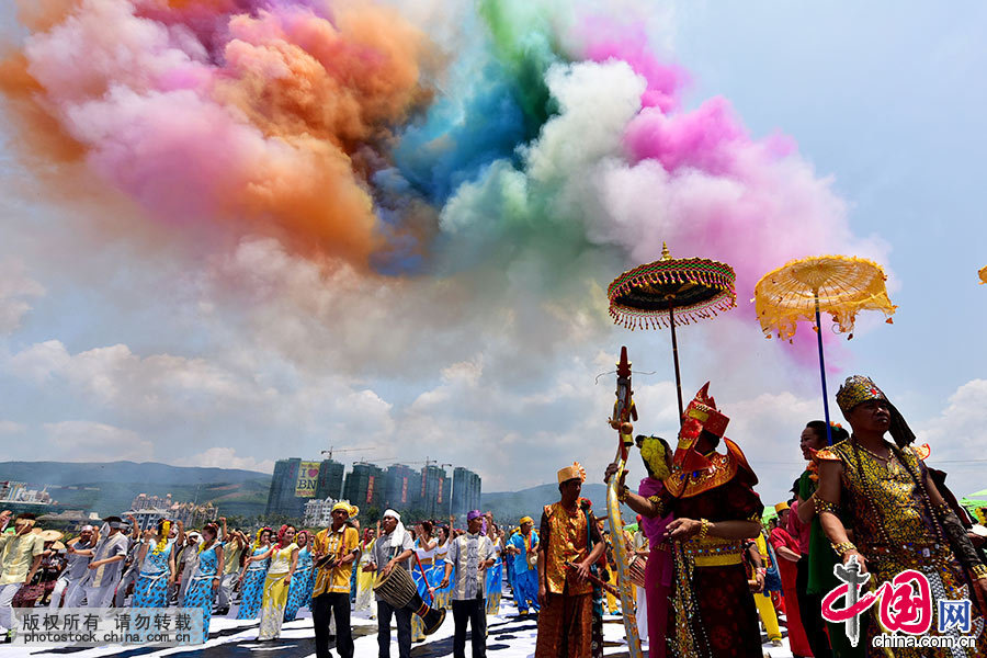 西双版纳欢庆傣历新年[组图]_中国发展门户网-国家发展门户