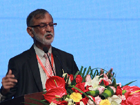 印度柯特罗公司亚太区总裁科普莱尼•普拉卡什在第三届世界新兴产业大会上作主题演讲。(段亚英 摄)