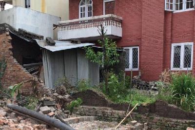 尼泊尔发生8.1级强烈地震 房屋损毁严重[组图]