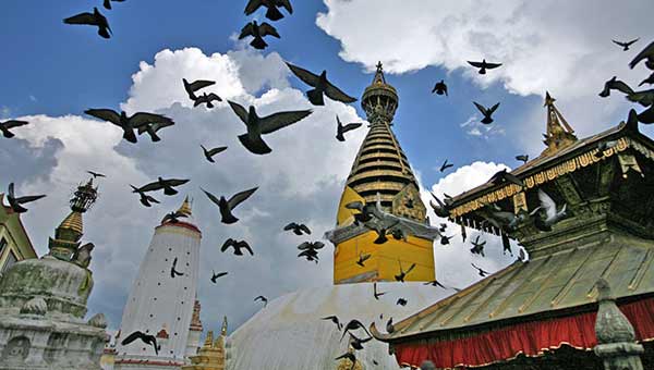尼泊尔地震造成多处古庙倒塌 重现地震前的尼泊尔