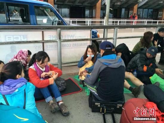 230名在尼泊尔滞留中国旅客顺利回国