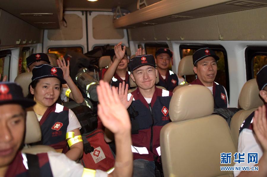 （尼泊尔地震）（4）中国政府首支医疗救援队27日起程赴尼泊尔
