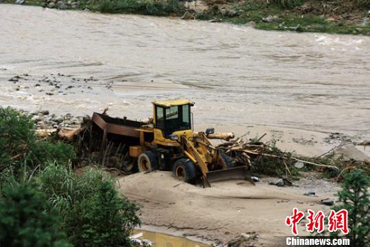 广西融水泥石流致1死5失踪官方连夜组织救援（图）