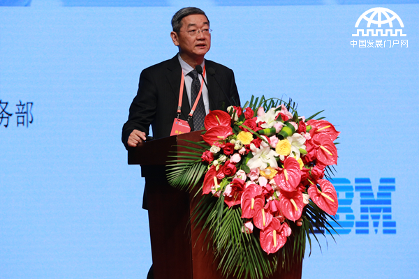 2015年4月20日至22日，第三届世界新兴产业大会在河南郑州隆重举行，主题为“新兴产业——世界经济增长新动力”，由亚太总裁协会和河南省人民政府共同主办。图为IBM全球信息科技服务部大中华区总经理牛履民在第三届(2015)世界新兴产业大会演讲。