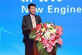 2015年4月20日至22日，第三届世界新兴产业大会在河南郑州隆重举行，主题为“新兴产业——世界经济增长新动力”，由亚太总裁协会和河南省人民政府共同主办。图为诺基亚通信大中华区总裁王建亚在第三届(2015)世界新兴产业大会上演讲。