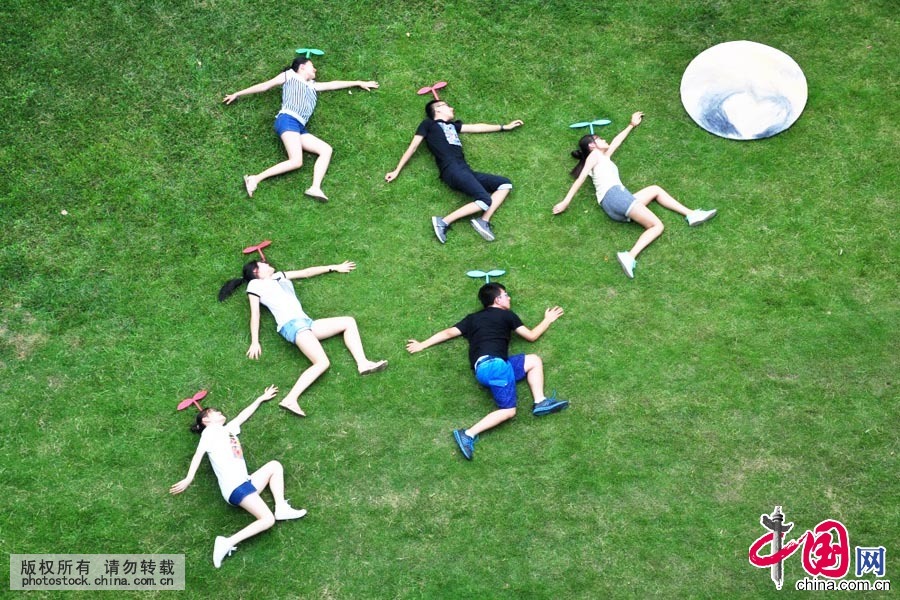 图为“乘着竹蜻蜓去冥王星”。中国网图片库 许文豪摄