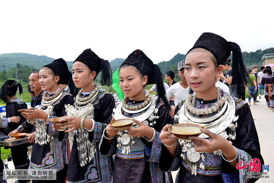 崇奉雨水神的水族敬霞节[组图]
