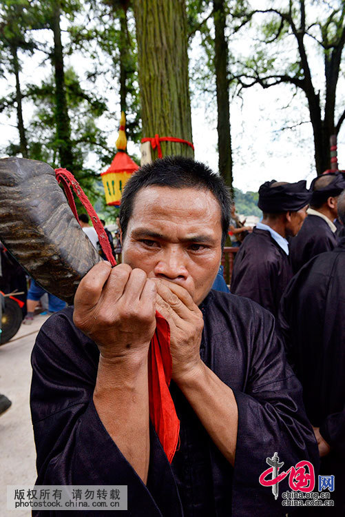 崇奉雨水神的水族敬霞节[组图]