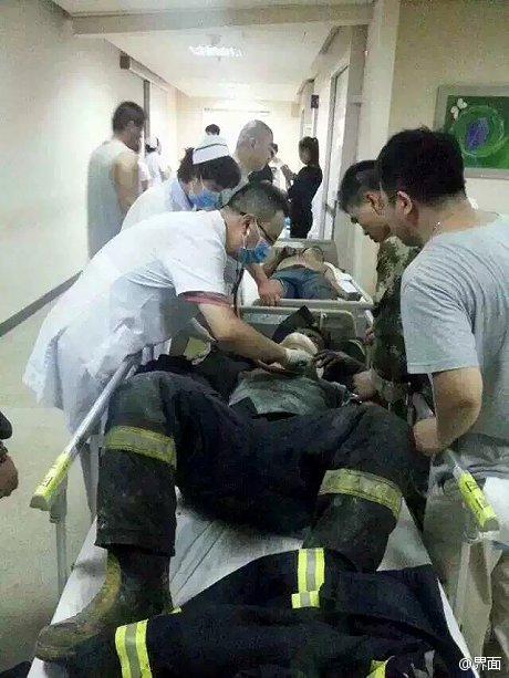 天津爆炸已致多名消防员牺牲 仍有消防员失联