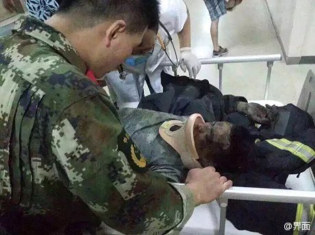 天津爆炸已致多名消防员牺牲 仍有消防员失联