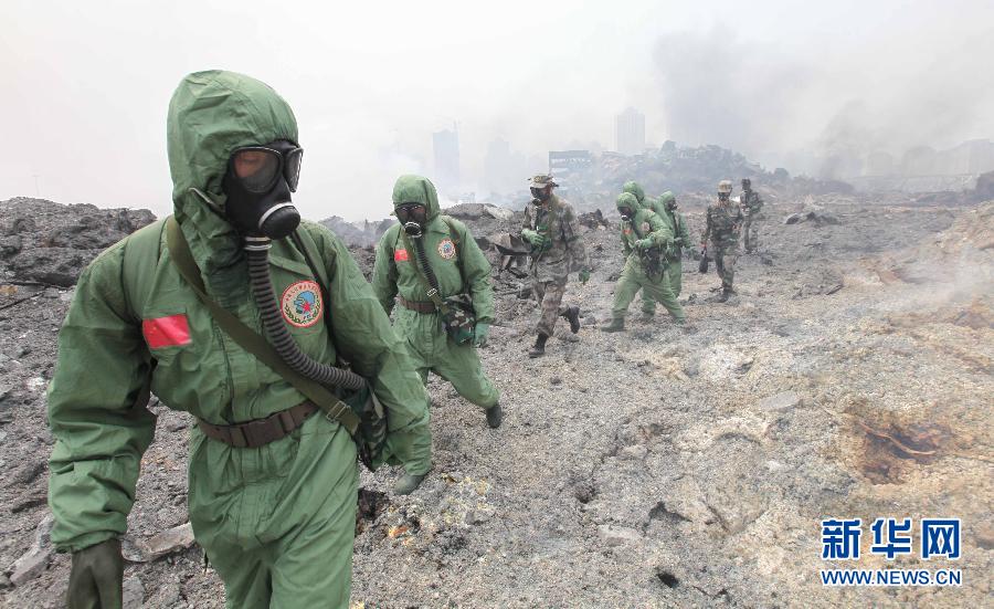 国家核生化应急救援队官兵分组进入爆炸核心区