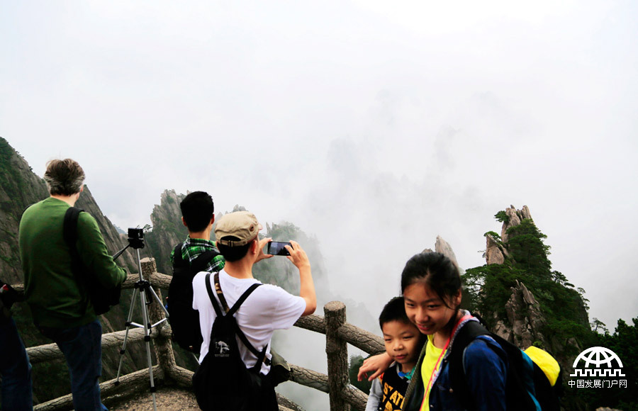 安徽：雾朦胧雨朦胧 秋日黄山诗意浓【组图】