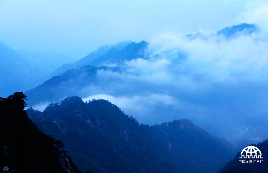 安徽：雾朦胧雨朦胧 秋日黄山诗意浓【组图】