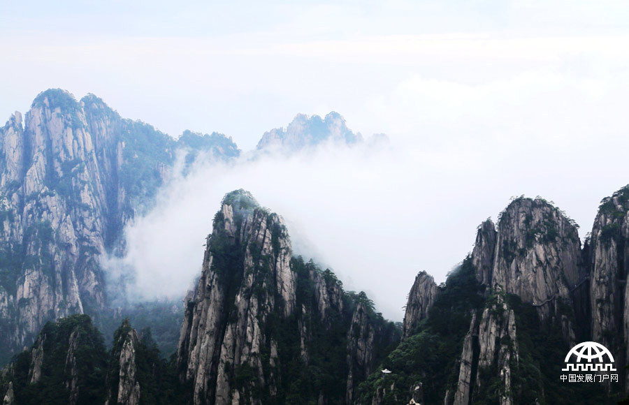 安徽：雾朦胧雨朦胧 秋日黄山诗意浓【组图】