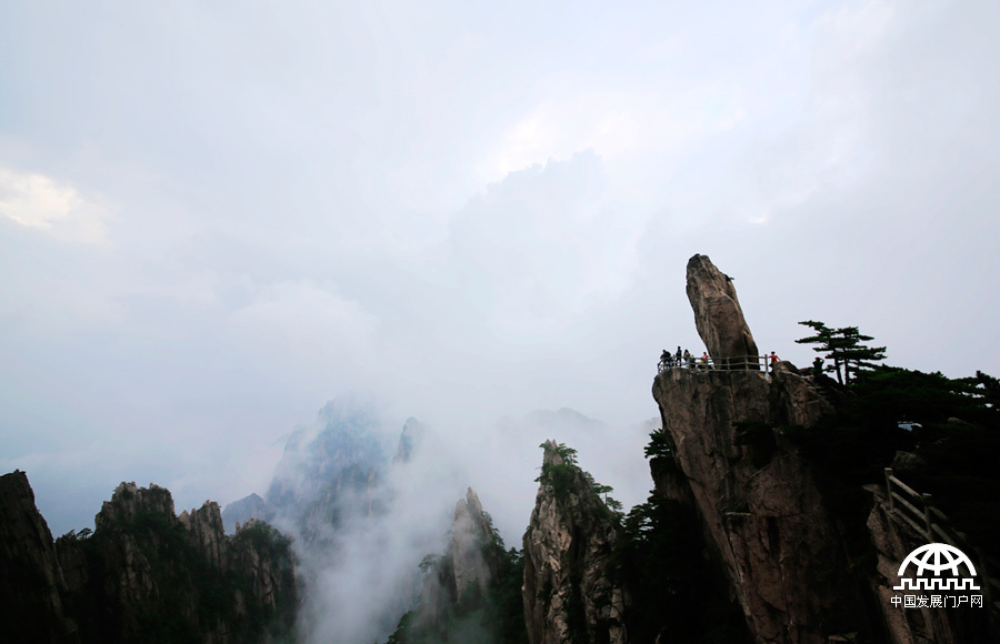 安徽：雾朦胧雨朦胧 秋日黄山诗意浓【组图】