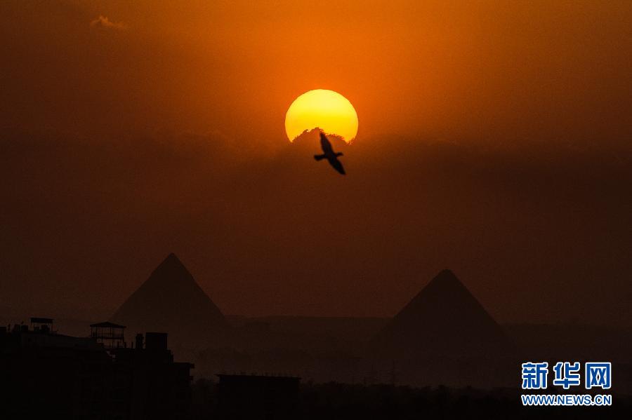 （视·觉）飞越金字塔