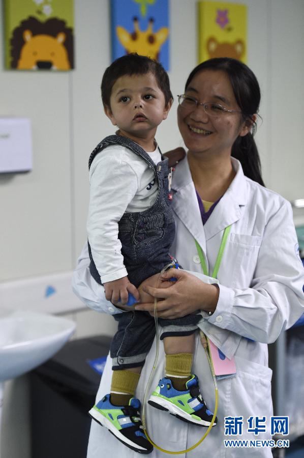 （XHDW·圖文互動）（5）一名伊拉克“無腸兒”在中國的悲喜人生