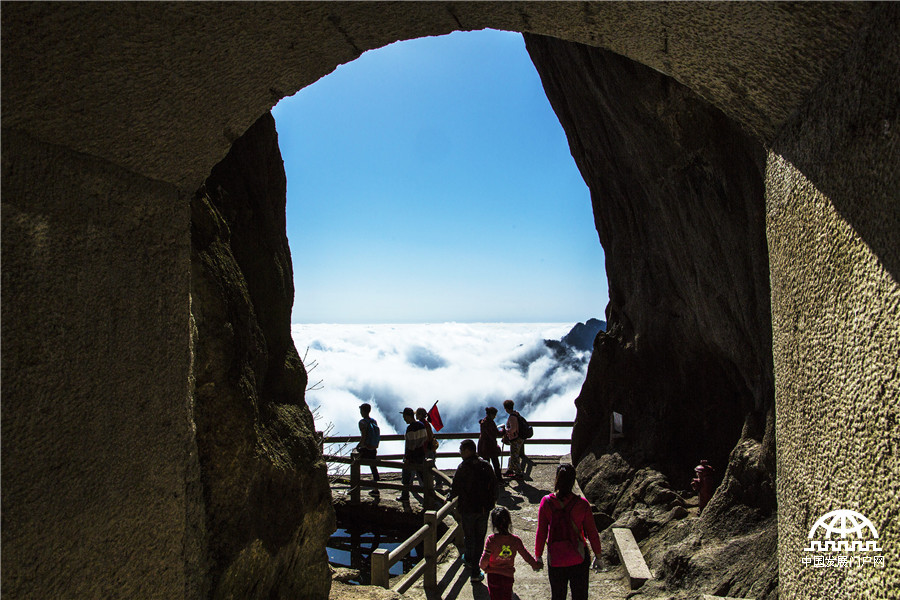 美哉 看云就去黄山天都峰