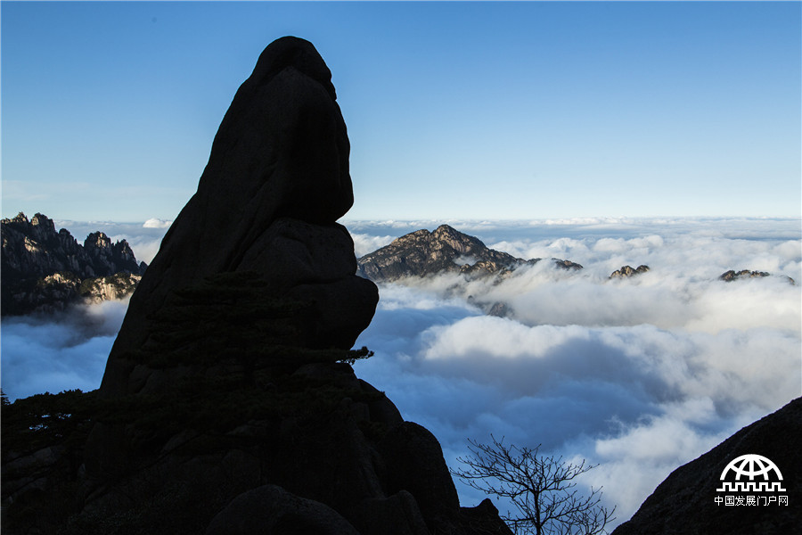 美哉 看云就去黄山天都峰