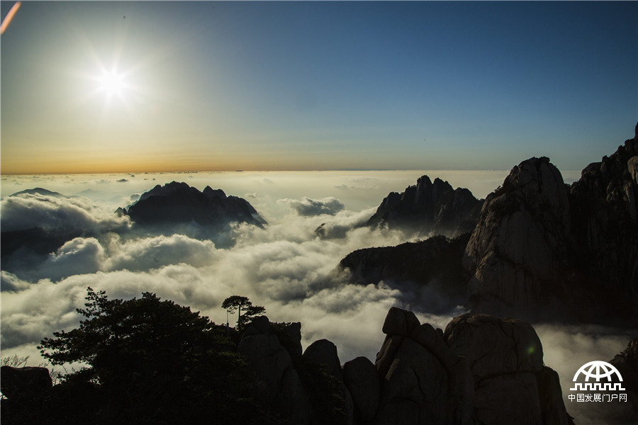 美哉 看云就去黄山天都峰