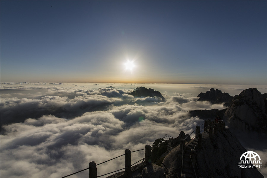 美哉 看云就去黄山天都峰