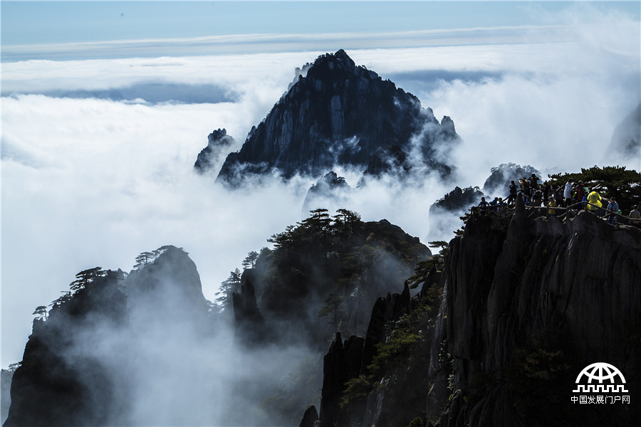 黄山惊现瑰丽的云海和佛光美景 黄山惊现瑰丽的云海和佛光美景