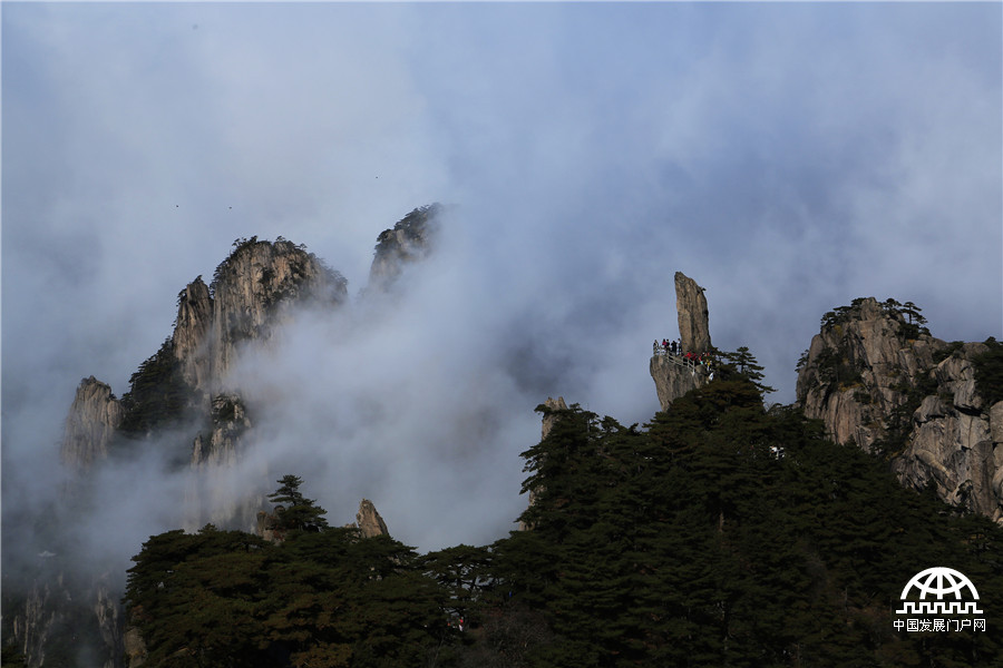 黄山惊现瑰丽的云海和佛光美景 黄山惊现瑰丽的云海和佛光美景