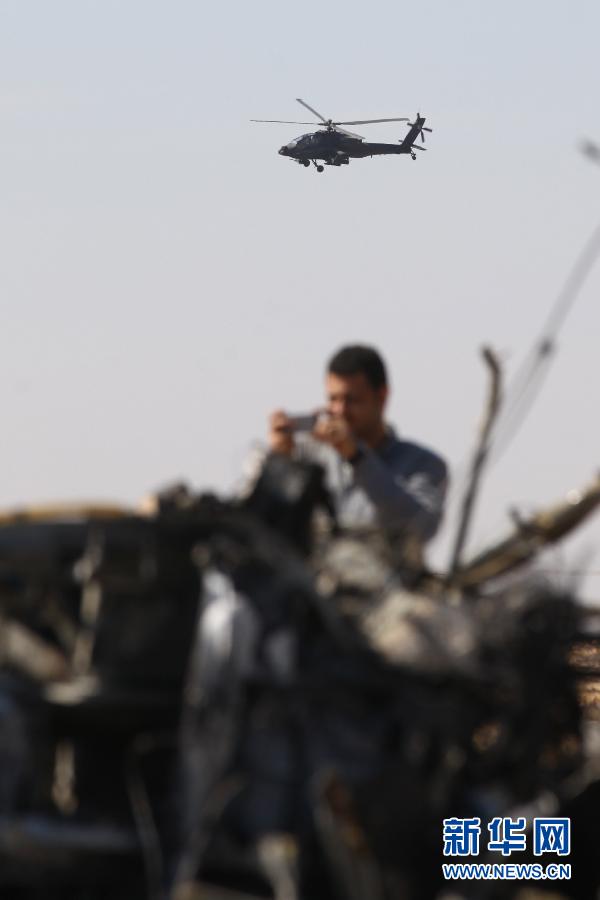 （国际）（3）事故调查人员勘查俄罗斯客机失事现场