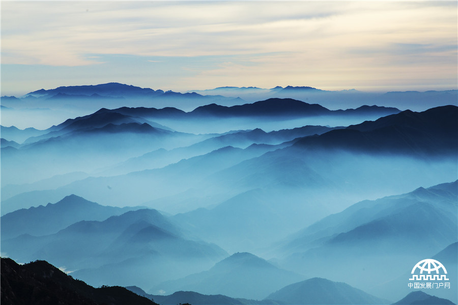黄山 看上帝赐于的巨大盆景