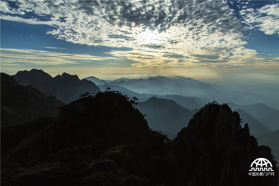 黄山 看上帝赐于的巨大盆景