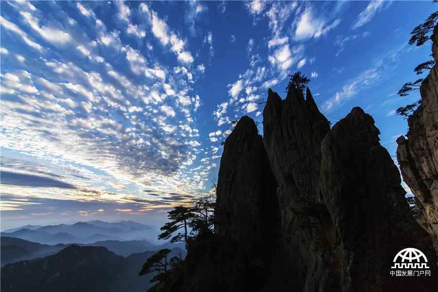 黄山 看上帝赐于的巨大盆景